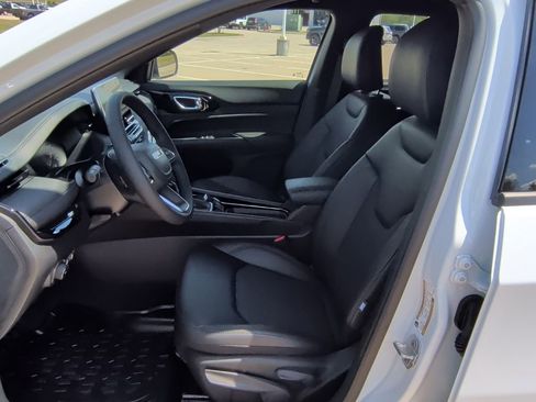 New 2026 Jeep Compass Latitude image 12