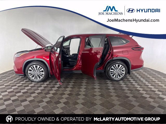Used 2024 Toyota Highlander Platinum AWD/4WD image 10