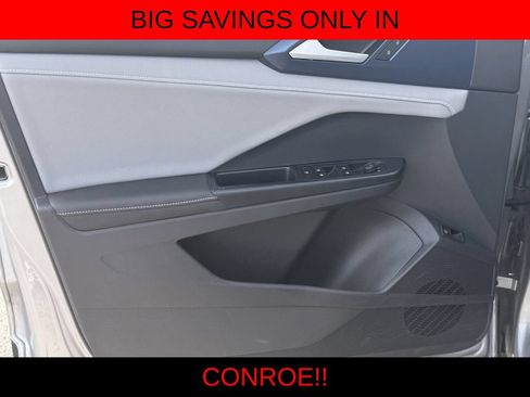 Used 2024 Volkswagen Taos SE AWD/4WD image 10