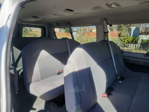 Used 2009 Ford E-350 and Econoline 350 Super Duty Wagon image 25