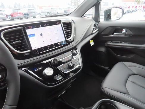 New 2026 Chrysler Pacifica Select image 34