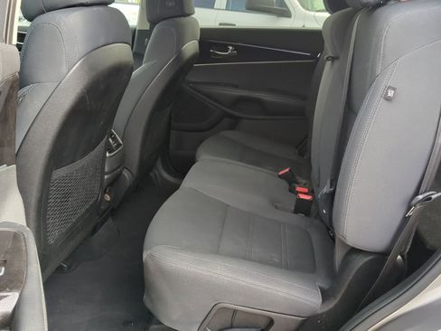Used 2017 Kia Sorento LX image 21