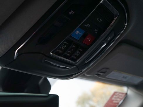 Used 2023 Jeep Grand Cherokee Limited w/ Luxury Tech Group II image 25