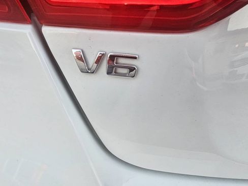 Used 2018 Chevrolet Impala LT FWD image 5