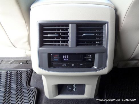 Used 2018 Volkswagen Atlas SE image 19