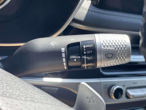 Used 2025 Genesis G70 2.5T RWD image 31