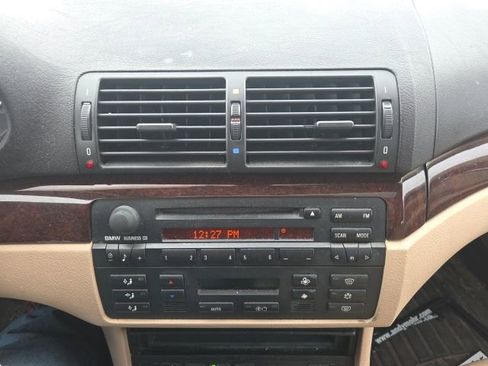 Used 2004 BMW 330xi Sedan image 25