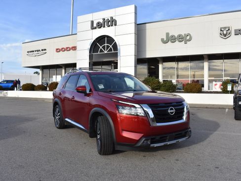 Used 2022 Nissan Pathfinder Platinum w/ Cargo Package image 1
