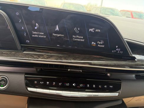 Used 2024 Cadillac Escalade Premium Luxury w/ Performance Package image 20