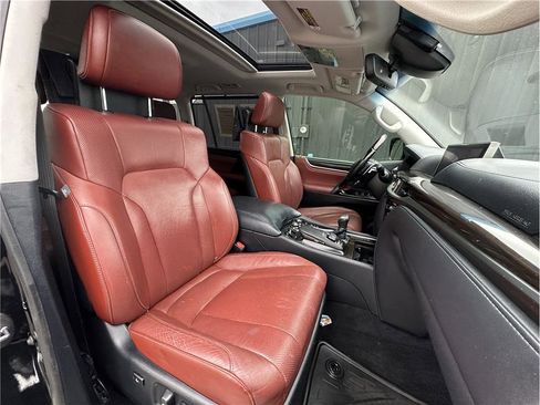 Used 2017 Lexus LX 570 4WD image 4