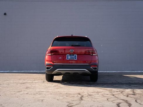 Used 2024 Volkswagen Taos SE image 6