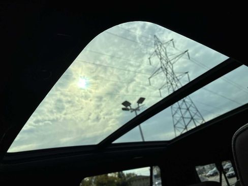 Certified 2023 Chevrolet Suburban High Country image 19