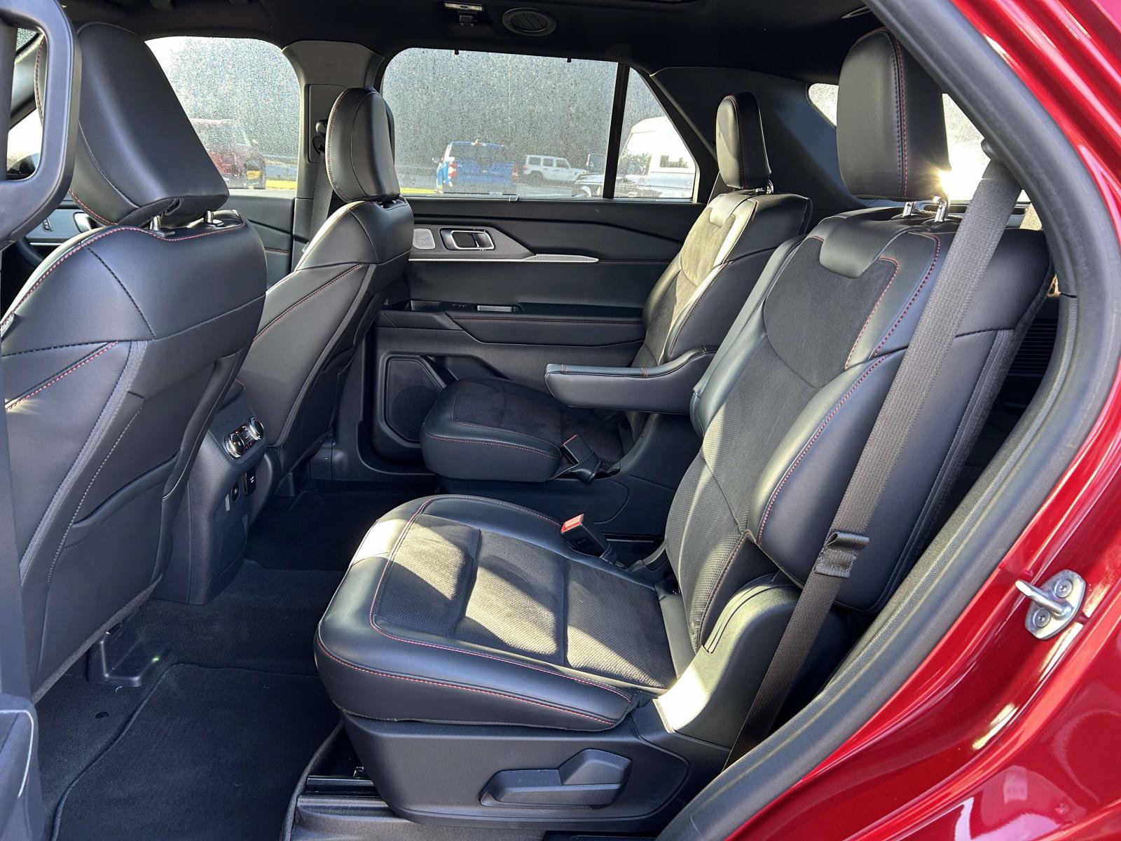 Used 2025 Ford Explorer ST AWD/4WD image 9