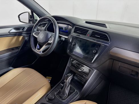 Used 2023 Volkswagen Tiguan SE w/ Panoramic Sunroof Package AWD/4WD image 25