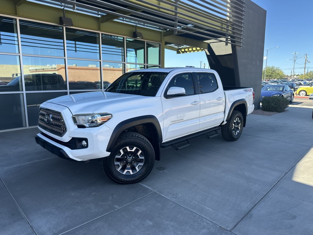 Used 2016 Toyota Tacoma TRD Off-Road w/ Premium & Technology Package AWD/4WD image 1