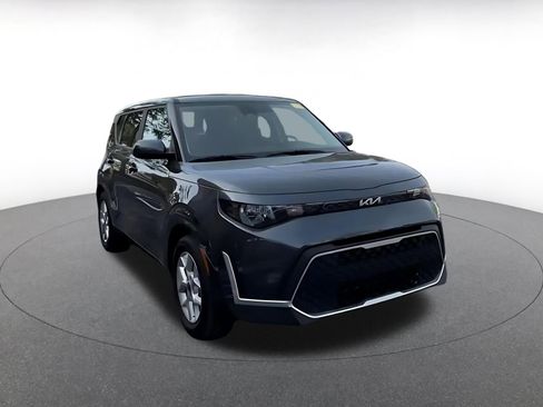 Used 2025 Kia Soul LX w/ LX Technology Package FWD image 3
