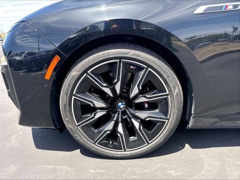 Used 2024 BMW i7 M70 AWD/4WD image 32