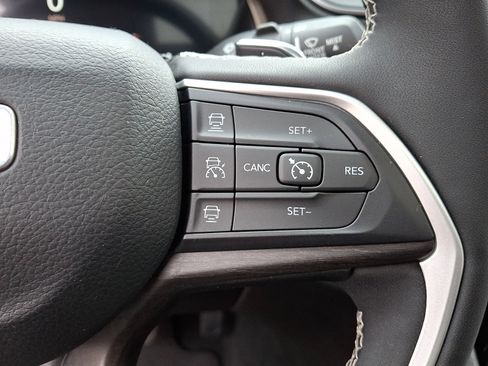 Certified 2023 Jeep Grand Cherokee L Limited AWD/4WD image 24