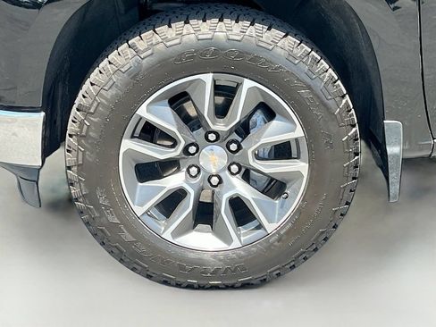 Used 2024 Chevrolet Silverado 1500 LT AWD/4WD image 30