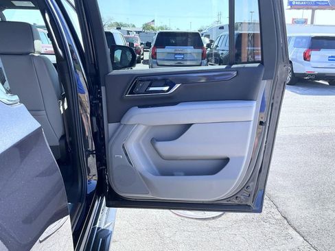 New 2026 GMC Yukon XL Elevation AWD/4WD image 17
