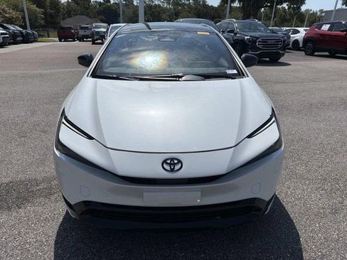 Certified 2025 Toyota Prius FWD image 6