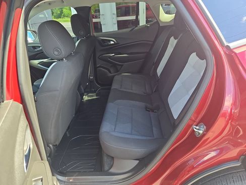Certified 2024 Chevrolet Trax LS w/ LS Convenience Package FWD image 17
