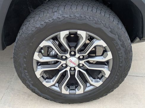 Used 2025 GMC Canyon Denali image 29