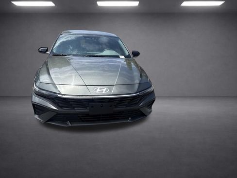Used 2025 Hyundai Elantra Sport FWD image 8