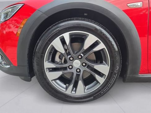 Used 2018 Buick Regal Essence w/ Driver Confidence Package #1 AWD/4WD image 9