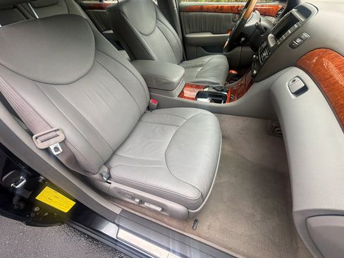 Used 2004 Lexus LS 430 RWD image 23