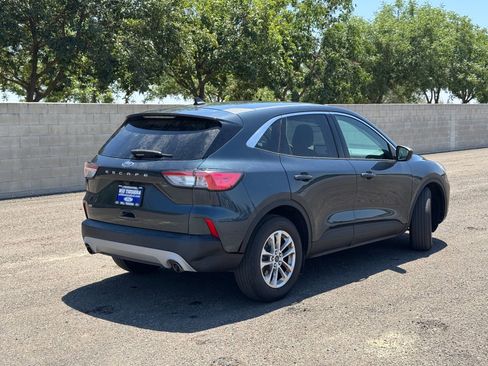 Used 2022 Ford Escape SE FWD image 3
