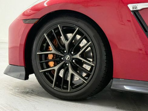 Used 2019 Nissan GT-R Premium w/ Premium Interior Package image 30