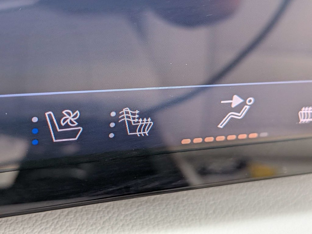 Used 2025 Buick Enclave Avenir AWD/4WD image 24