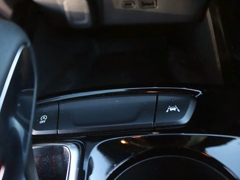 Used 2024 Chevrolet Trax RS w/ Sunroof Package image 19