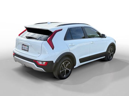 Used 2025 Kia Niro EX FWD image 5