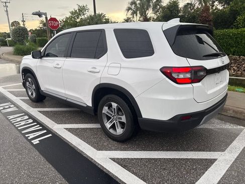 Used 2025 Honda Pilot EX-L image 4