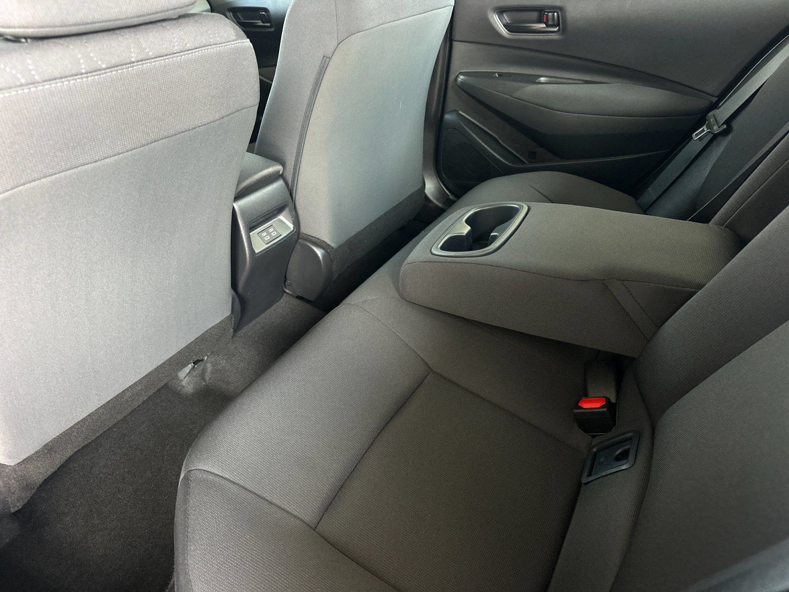 Used 2025 Toyota Corolla LE FWD image 11
