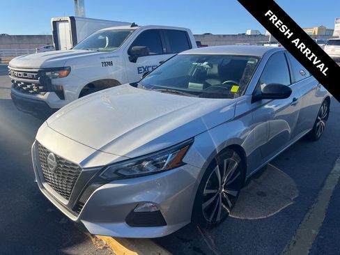 Used 2021 Nissan Altima 2.5 SR image 2