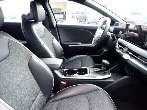 Certified 2025 Kia K4 GT-Line image 9
