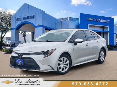 Used 2024 Toyota Corolla LE FWD image 1