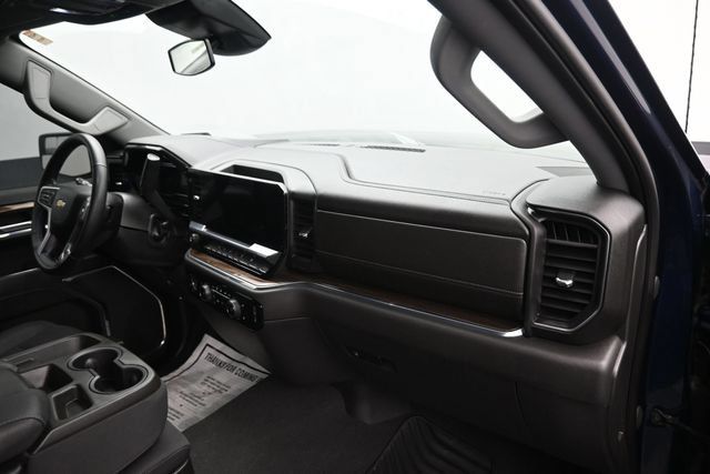 Used 2023 Chevrolet Silverado 1500 LT AWD/4WD image 8