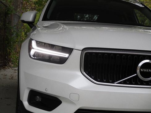 Used 2022 Volvo XC40 T5 Momentum image 29