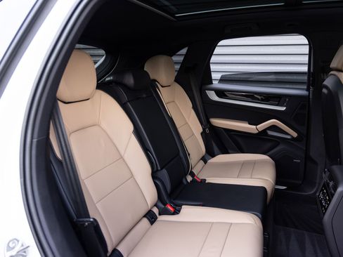 New 2025 Porsche Cayenne image 31