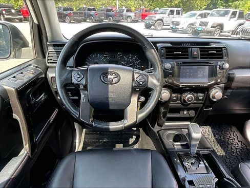 Used 2019 Toyota 4Runner SR5 AWD/4WD image 17