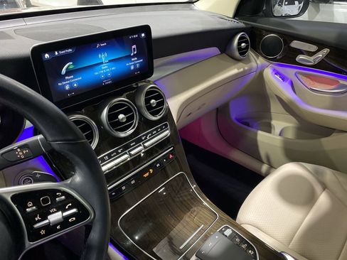 Used 2022 Mercedes-Benz GLC 300 w/ Premium Package Lite image 8