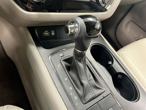 Used 2016 Kia Sedona LX image 16