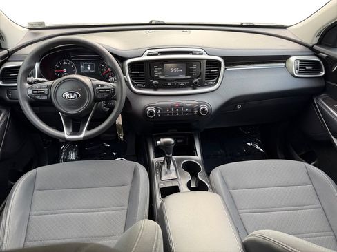 Used 2017 Kia Sorento FWD image 12