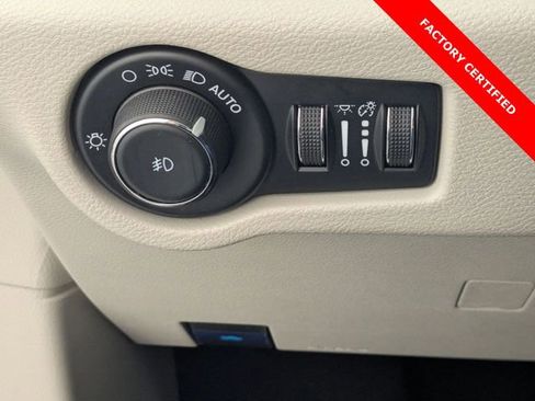 Certified 2024 Chrysler Pacifica Touring-L image 15