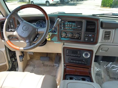 Used 2002 Cadillac Escalade AWD image 22