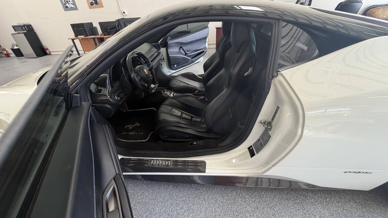 Used 2012 Ferrari 458 Italia Coupe RWD image 36